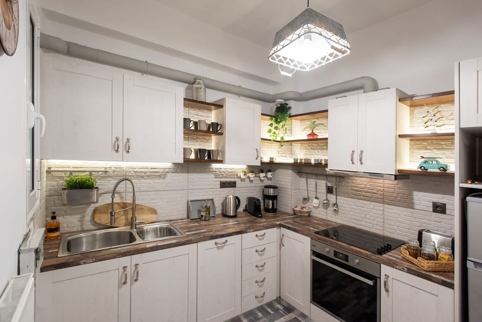 Romantic Apartment | Private kitchen | Full-size fridge, oven, stovetop, dishwasher