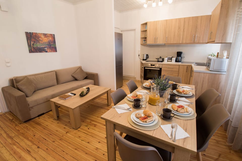 Family Apartment | In-room dining