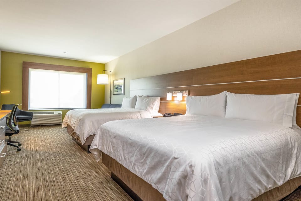 Suite, Multiple Beds | Hypo-allergenic bedding, in-room safe, desk, laptop workspace