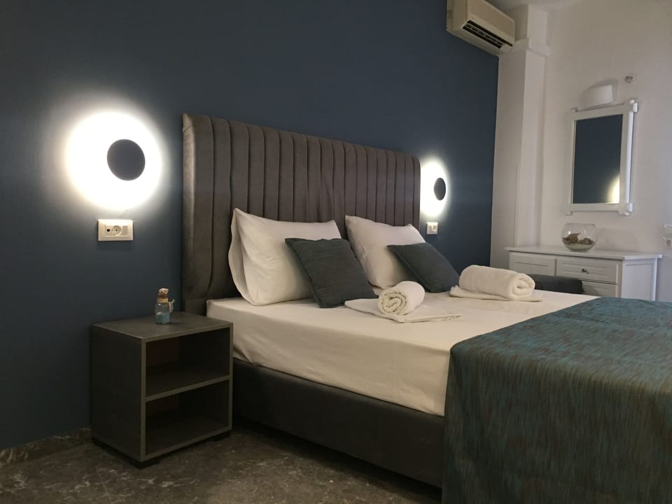 Single Room | Hypo-allergenic bedding available, blackout drapes