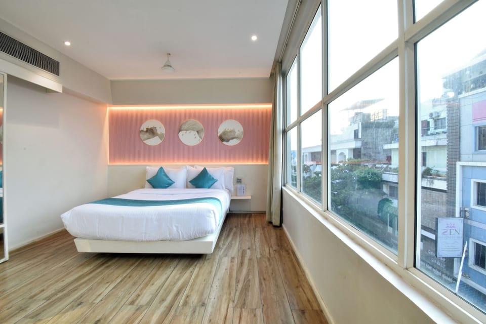 Executive Room | Desk, laptop workspace, free WiFi, bed sheets