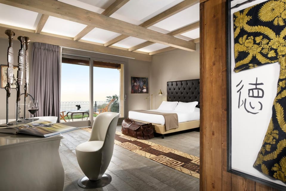 Junior Suite | Hypo-allergenic bedding available, in-room safe, desk