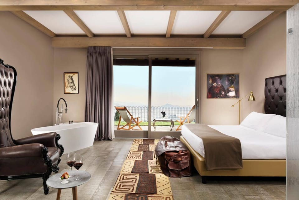 Junior Suite | Hypo-allergenic bedding available, in-room safe, desk