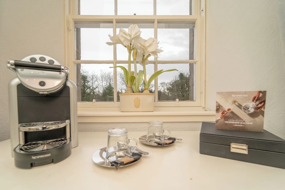 Twin Room, Ensuite | In-room safe, individually furnished, iron/ironing board, bed sheets