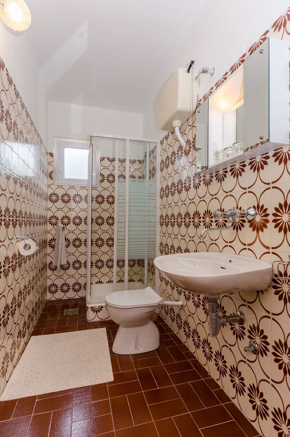 Room (S4) | Bathroom | Shower