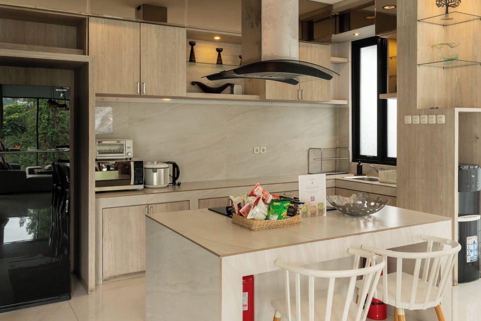 Fridge, microwave, stovetop, toaster