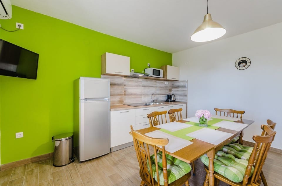Private kitchen | Espresso maker, fridge, microwave, stovetop