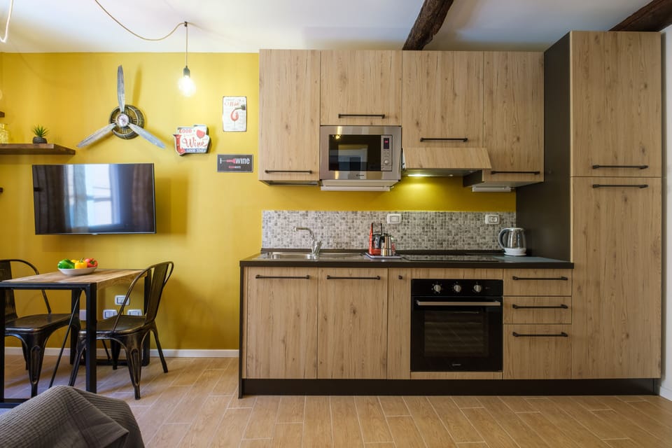 Apartment, 1 Bedroom | Private kitchenette | Full-size fridge, microwave, oven, stovetop