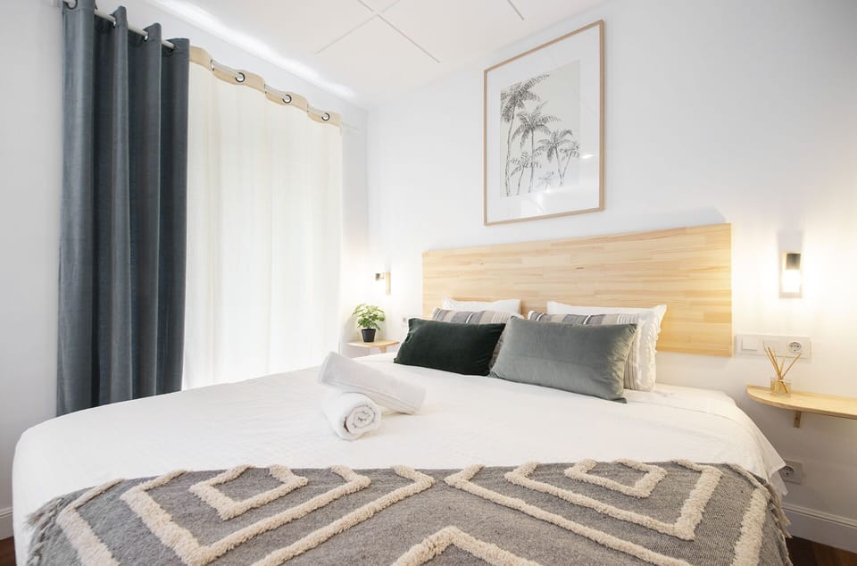 Comfort Room, 1 Queen Bed, Private Bathroom, City View | Individually decorated, individually furnished, free WiFi, bed sheets