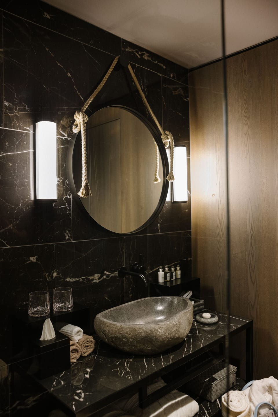 Shower, hair dryer, bathrobes, slippers