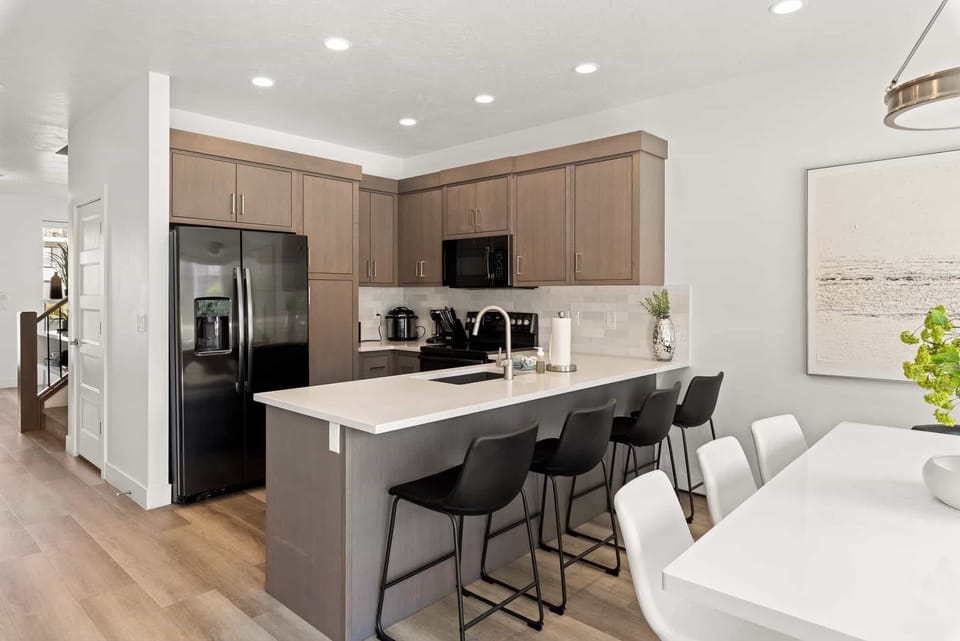 Townhome, 5 Bedrooms | Private kitchen | Fridge, oven, coffee/tea maker, toaster