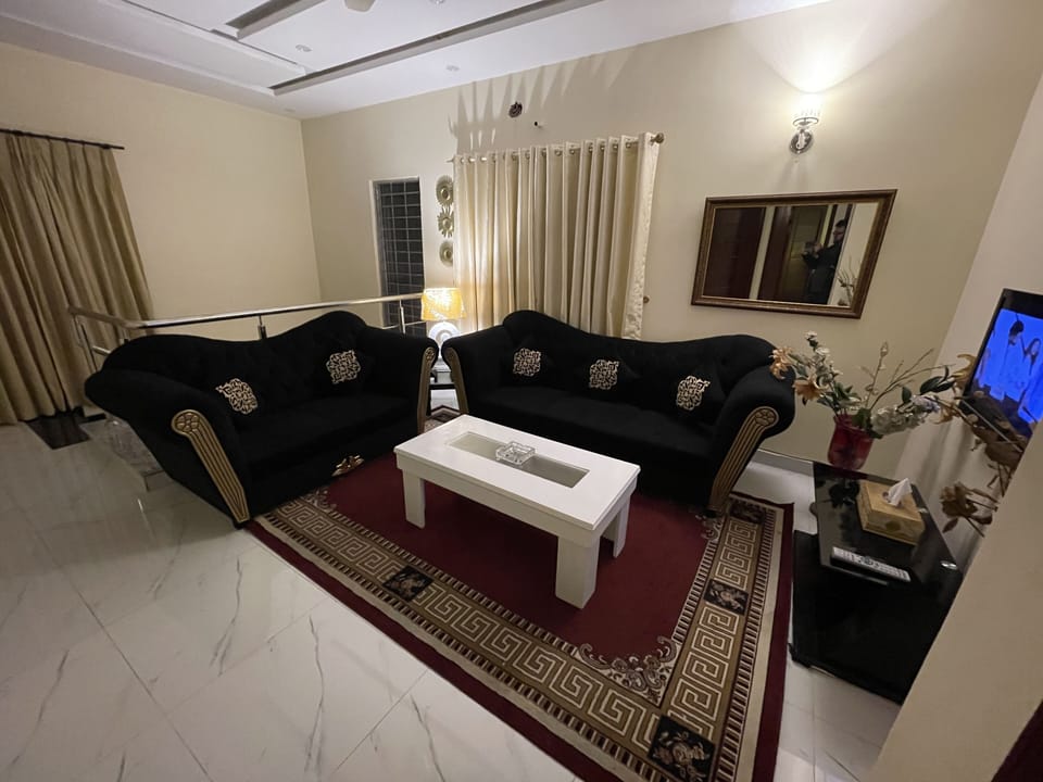 House | Living room | 30-inch TV with digital channels