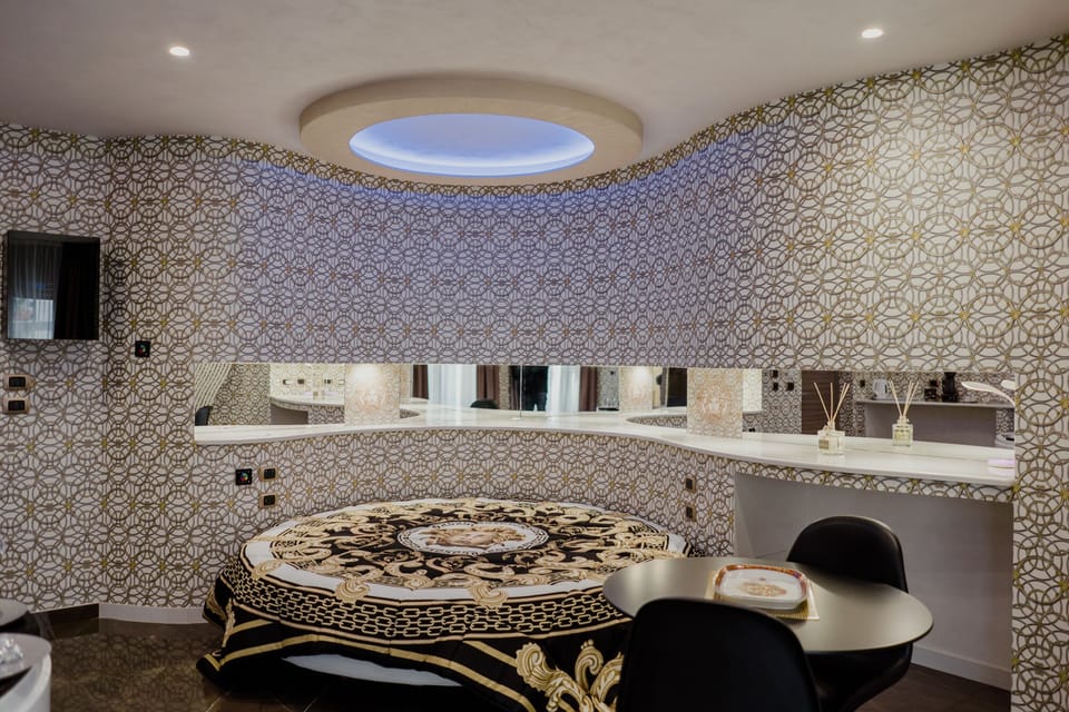 Luxury Suite | Free minibar items, in-room safe, desk, laptop workspace