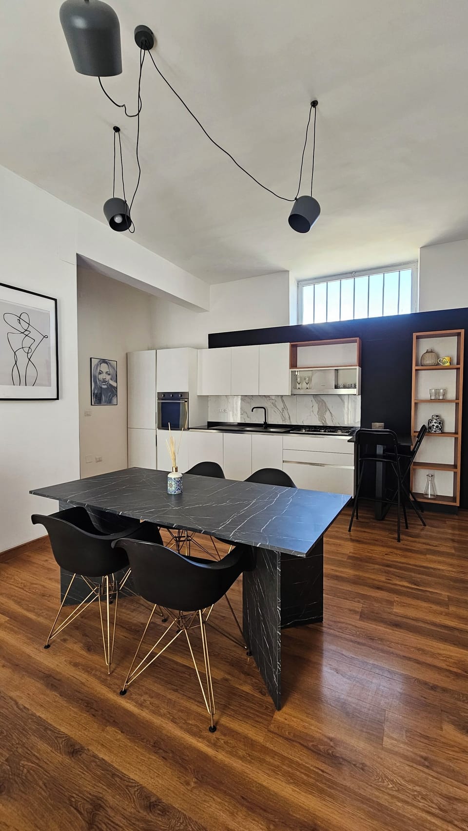Deluxe Apartment, City View | Private kitchen | Electric kettle