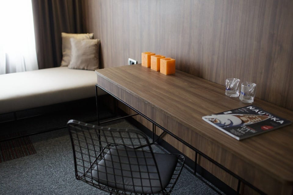 Egyptian cotton sheets, premium bedding, minibar, in-room safe