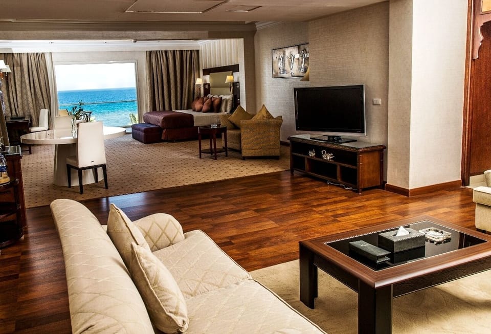 Steam Suite Prime Sea & Pool View with VIP Package | Premium bedding, free minibar, individually decorated