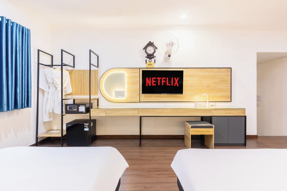Deluxe Family Room | Minibar, in-room safe, iron/ironing board, free WiFi