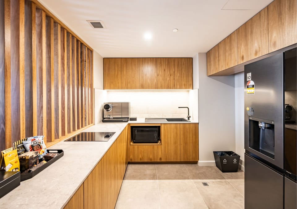 Duxton Suite | In-room safe, desk, blackout drapes, soundproofing