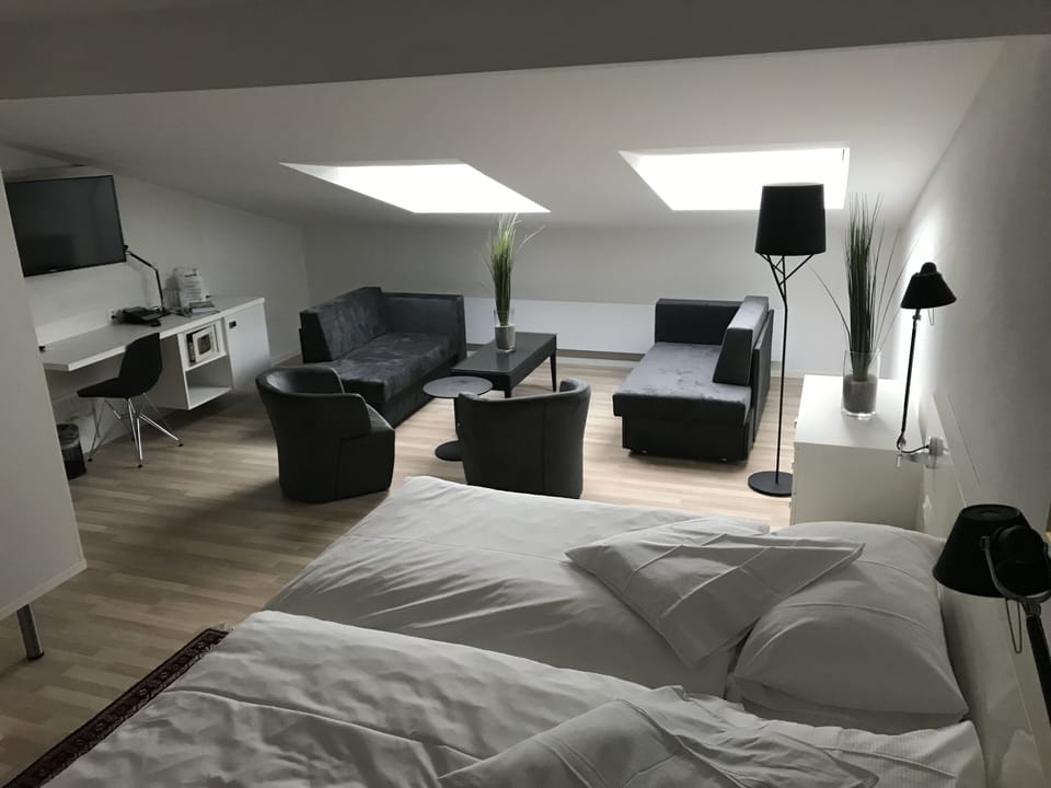 Studio | In-room safe, desk, blackout drapes, free WiFi