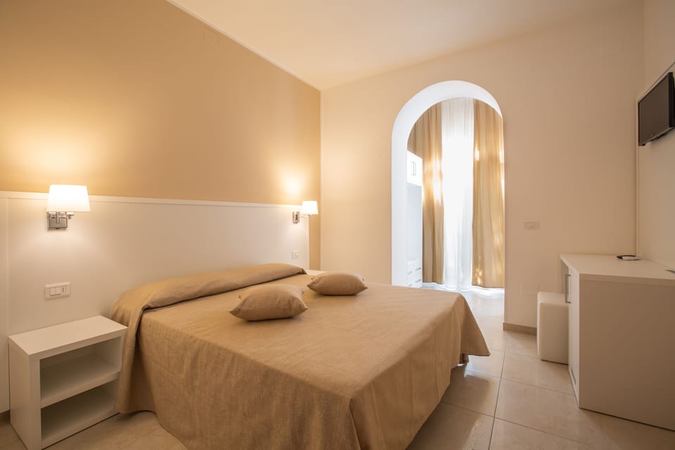 Standard Double Room | Minibar, in-room safe, free WiFi, bed sheets