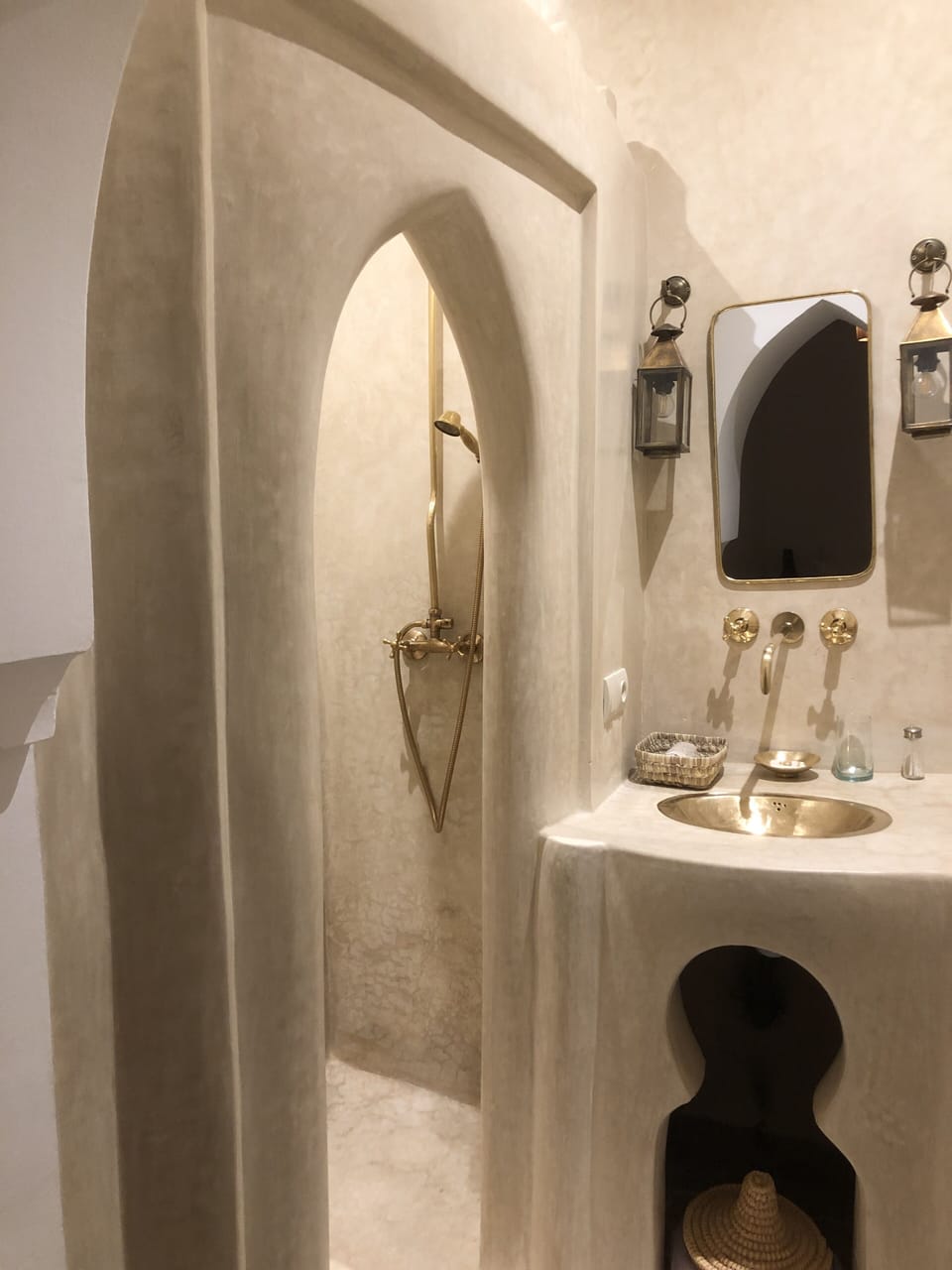 Superior Double Room, Private Bathroom (BAHIA) | Bathroom | Shower, hair dryer, towels
