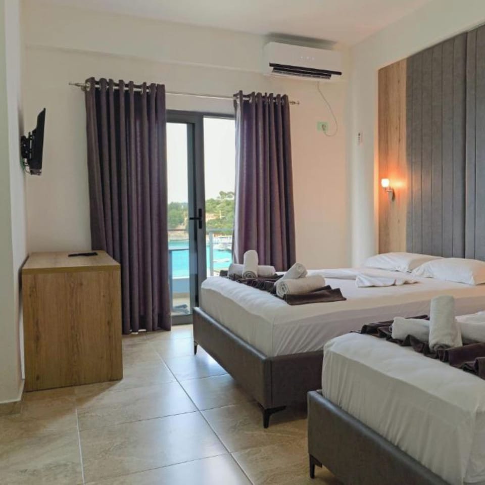 Triple Room, Sea View | Desk, iron/ironing board, free WiFi, bed sheets