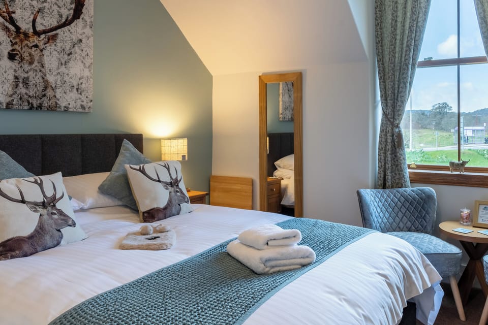 Comfort Double Room, Ensuite (Room 3) | Individually decorated, blackout drapes, iron/ironing board, free WiFi