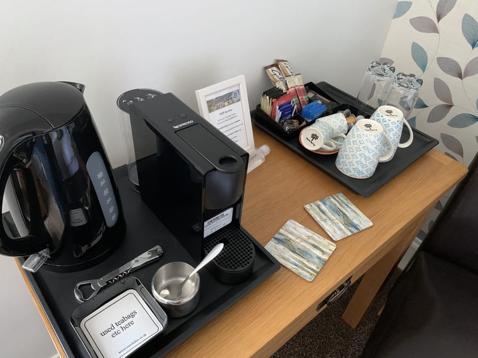 Double Room, Ensuite (Room 1) | Individually decorated, blackout drapes, iron/ironing board, free WiFi