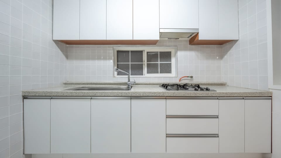 Basic Room, 3 Bedrooms (white pine) | 1 bedroom, WiFi (free)