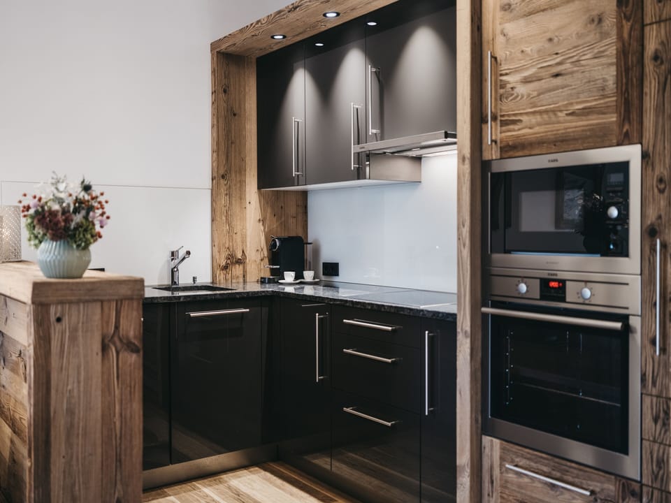 Vier Zimmer Apartment Deluxe | Private kitchen | Fridge, microwave, stovetop, dishwasher