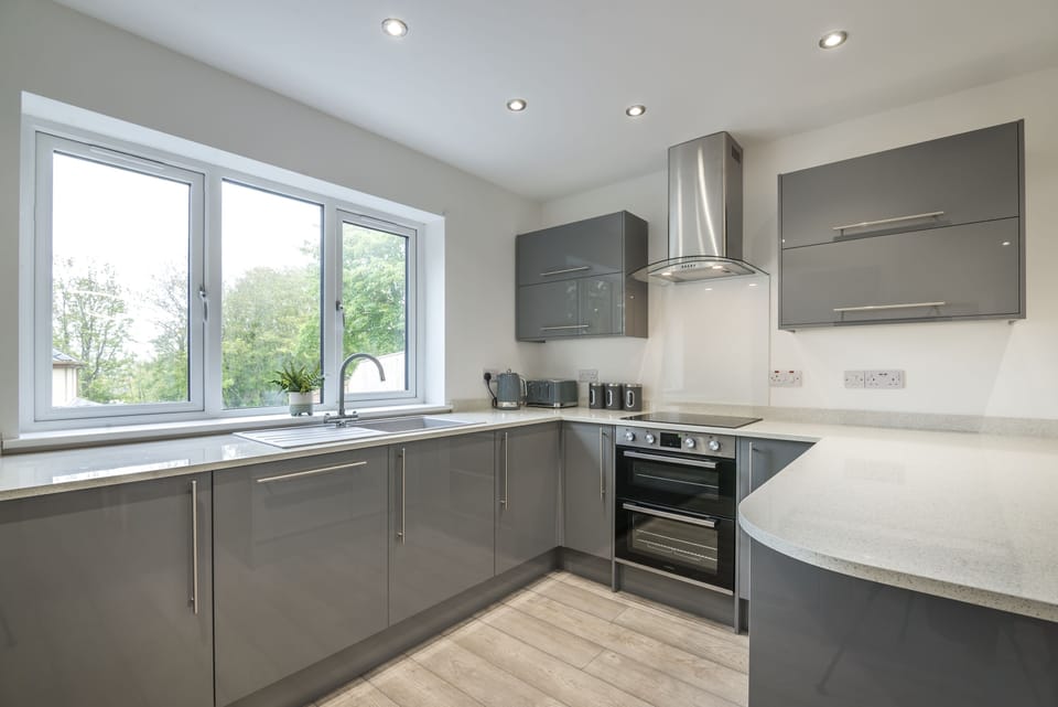 House (3 Bedrooms) | Private kitchen | Fridge, microwave, oven, stovetop