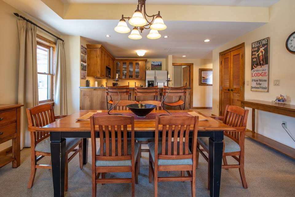 Condo, 2 Bedrooms | Dining