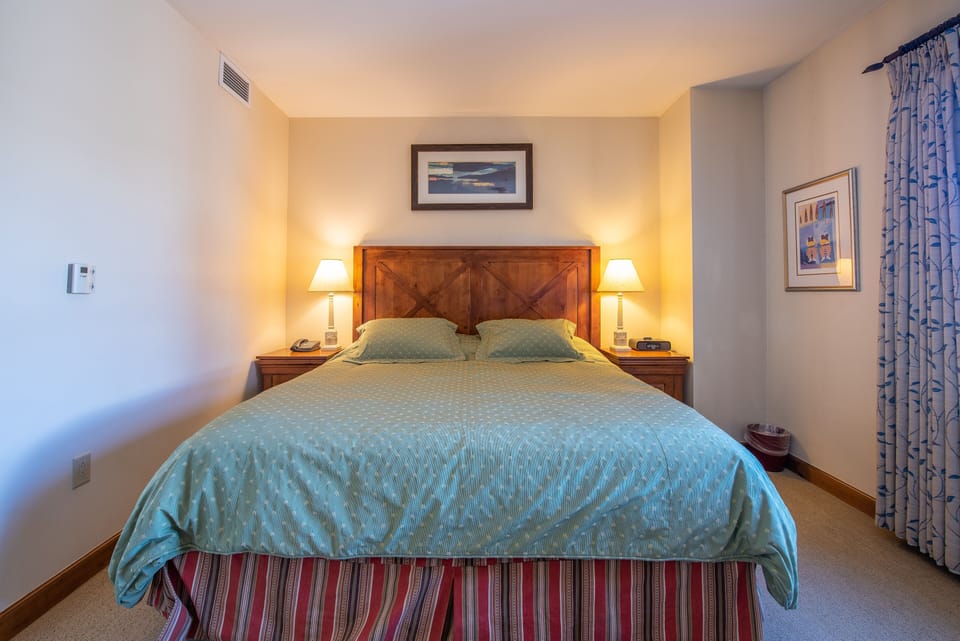 Condo, 2 Bedrooms | 2 bedrooms, laptop workspace, iron/ironing board, WiFi (free)