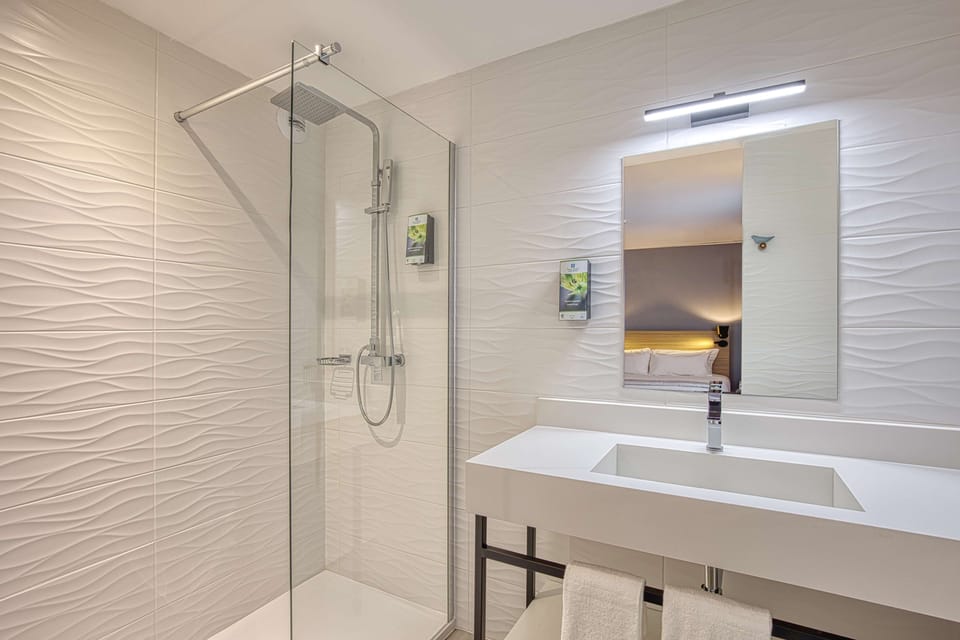 Hair dryer, towels