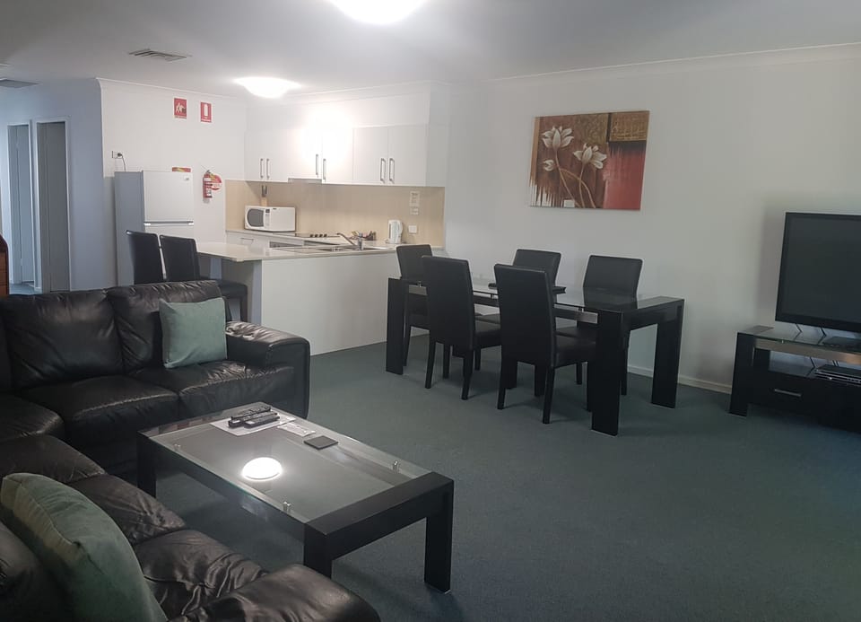 Three Bedroom Apartment | Living area | 40-inch flat-screen TV with digital channels, TV, Netflix