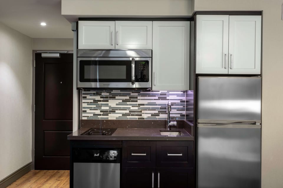 Full-size fridge, microwave, coffee/tea maker, cookware/dishes/utensils