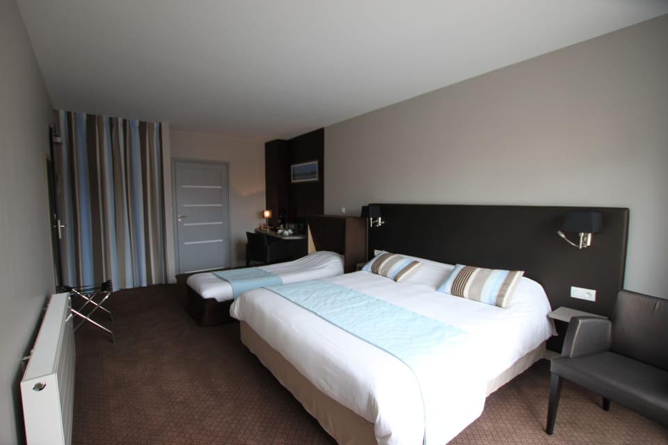 Minibar, desk, soundproofing, free cribs/infant beds