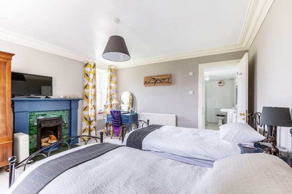 Suite, Ensuite ( Iona Ground Floor)