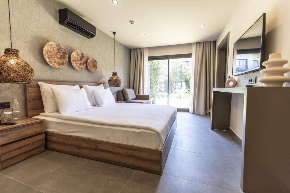 Grand Deluxe | Premium bedding, minibar, laptop workspace, soundproofing