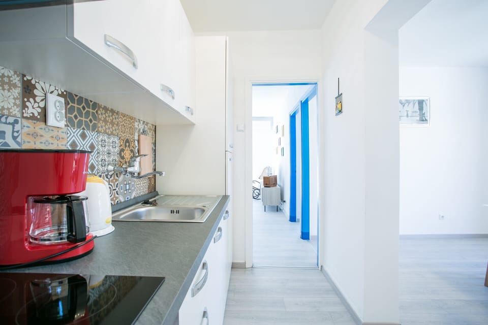 Family Apartment | Private kitchen | Full-size fridge, oven, stovetop, coffee/tea maker