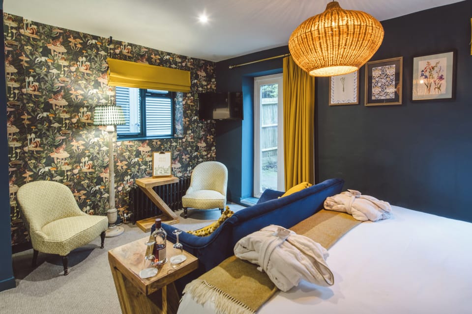 Family Room | In-room safe, iron/ironing board, free WiFi, bed sheets