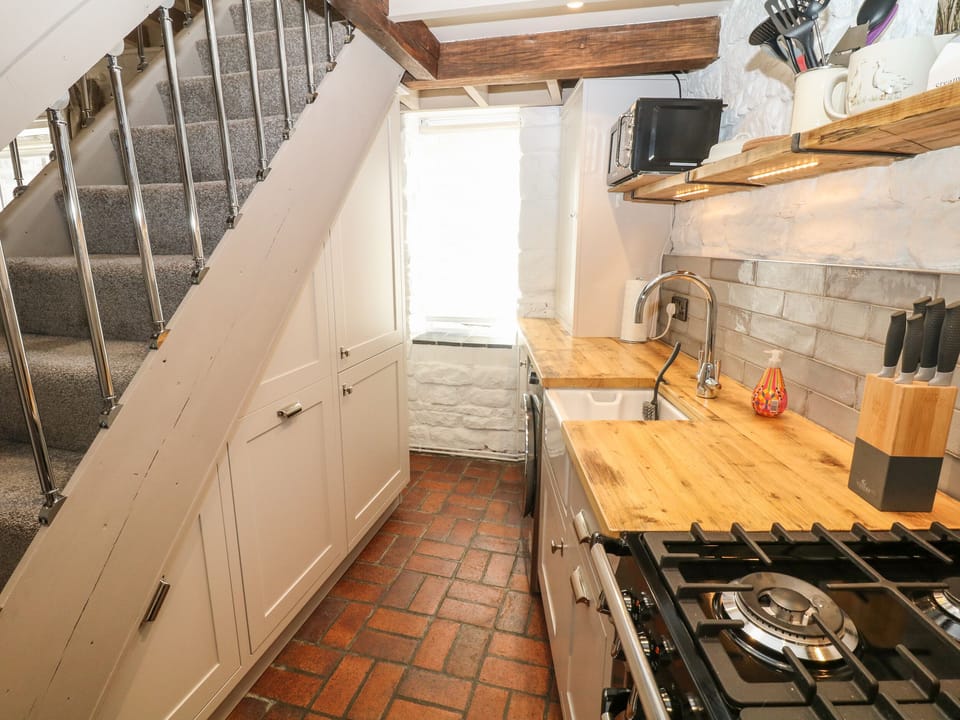 Cottage | Private kitchen | Fridge, microwave, dishwasher, electric kettle