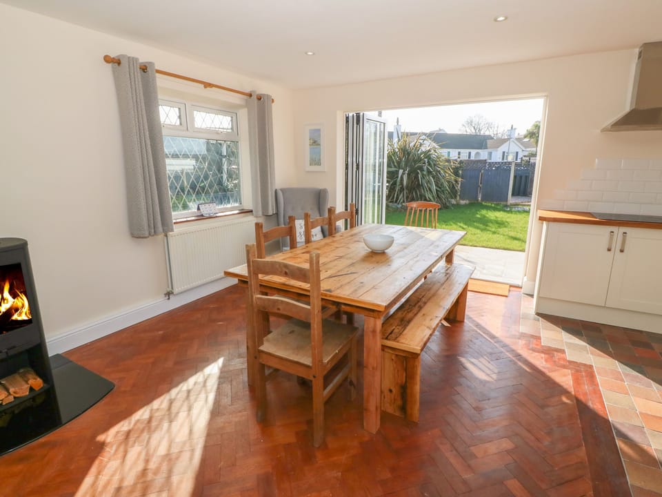 Cottage | Private kitchen | Fridge, microwave, dishwasher, electric kettle