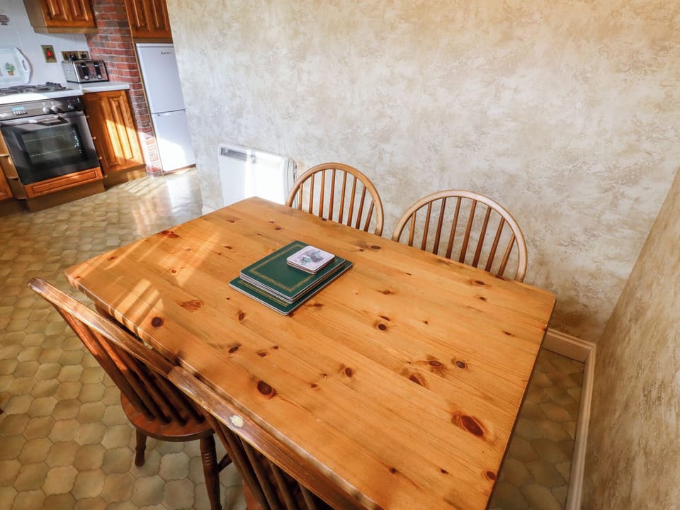 Cottage | Dining