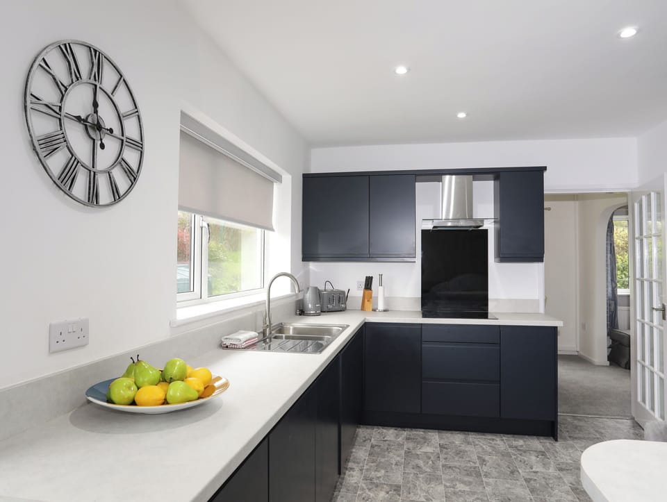 Cottage | Private kitchen | Fridge, dishwasher, electric kettle, toaster