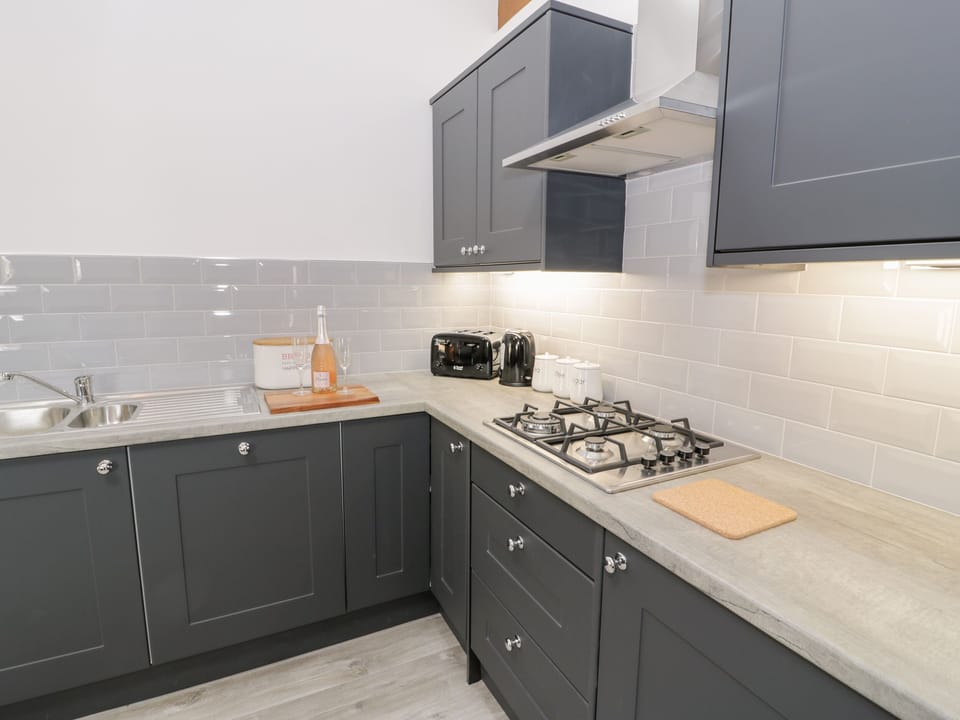 Cottage | Private kitchen | Fridge, dishwasher, electric kettle, toaster