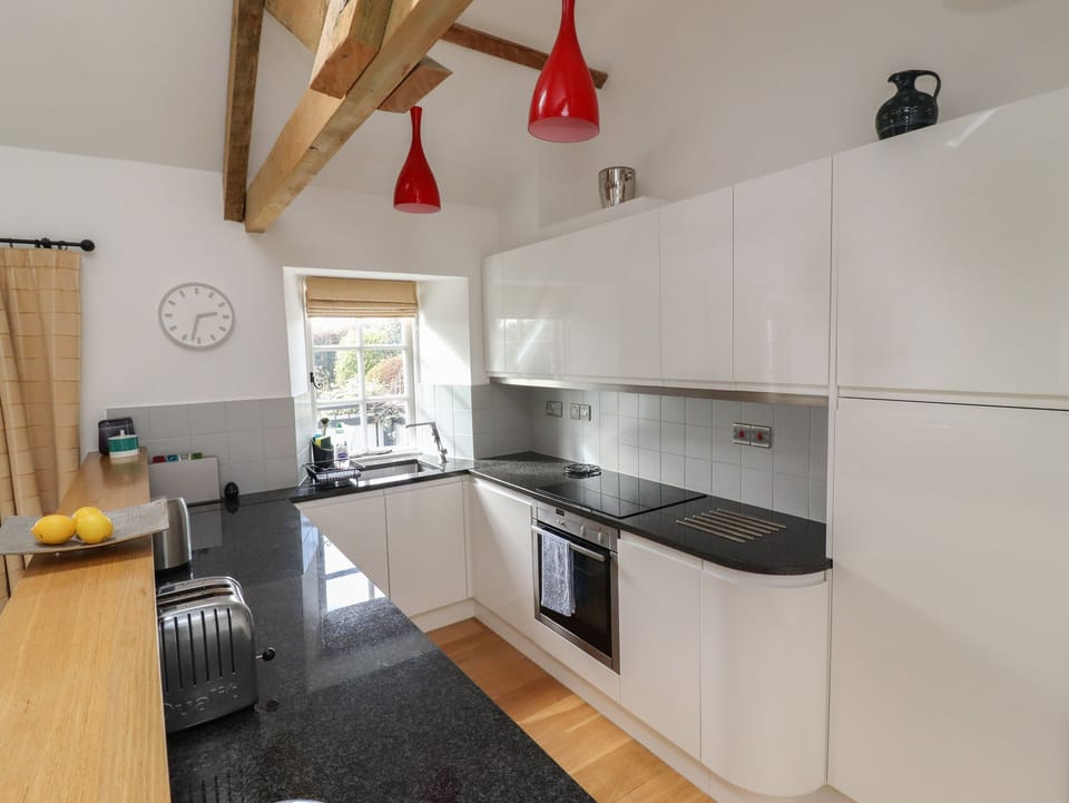Cottage | Private kitchen | Fridge, microwave, dishwasher, electric kettle
