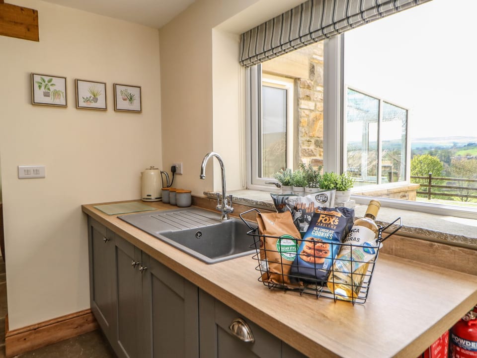 Cottage | Private kitchen | Fridge, dishwasher, electric kettle, toaster