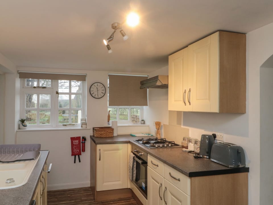 Cottage | Private kitchen | Fridge, microwave, dishwasher, electric kettle