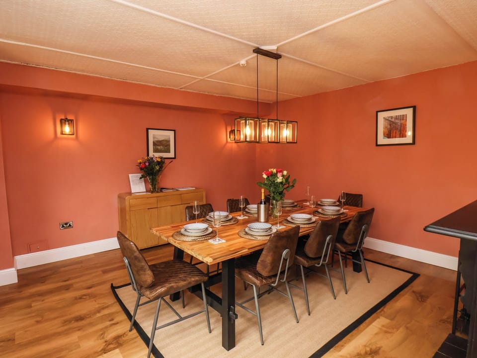 Cottage | Dining